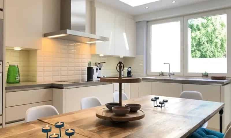 Ruime kangoeroewoning met tuin, terras en garage in Knokke, bouwjaar 1963, 3 slaapkamers, EPC-waarde 183.00, 2 badkamers, perceeloppervlakte 125.00, bewoonbare