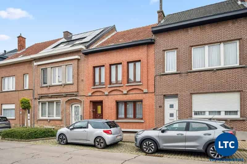 Gezinswoning Tienen 3 slaapkamers Grote Tuin Te renoveren
