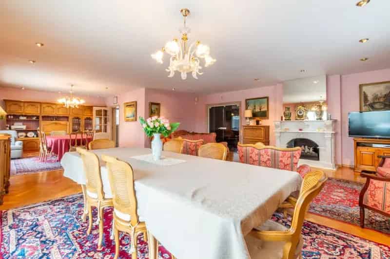 Een kwalitatieve, ruime (350m²) villa!