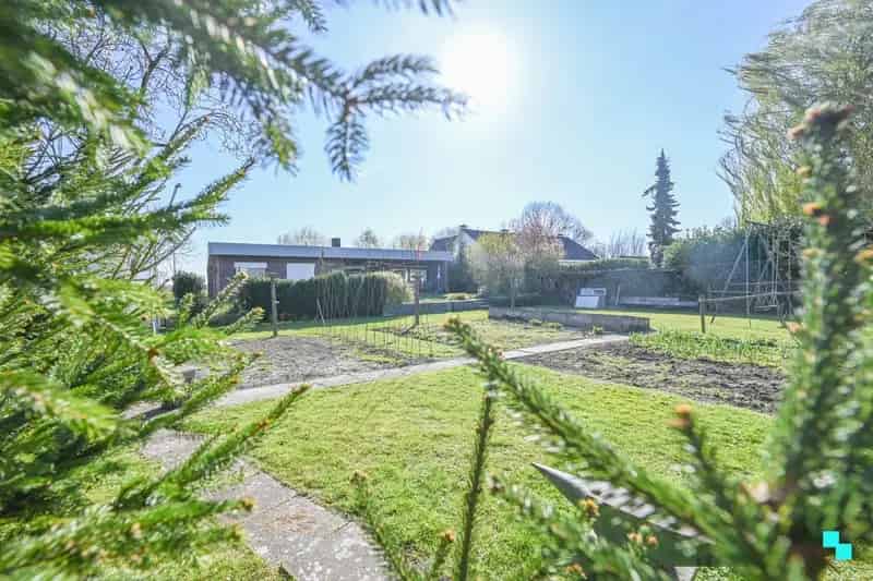 Charmante bungalow met landelijk uitzicht in Moen