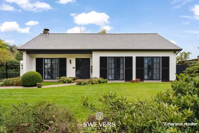 Instapklare woning met 5 slaapkamers op een zonnig perceel van 12a 50ca