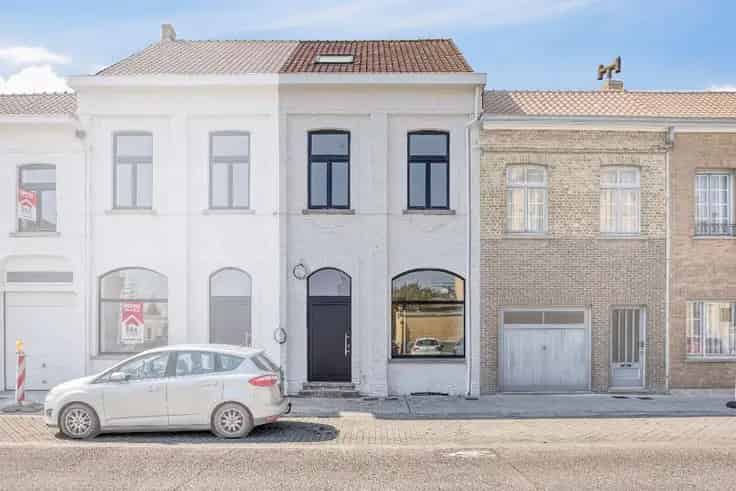 Gerenoveerde gezinswoning te koop Veurne 3 slaapkamers