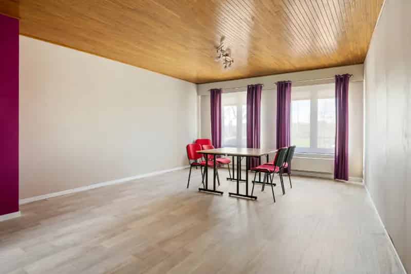 Rijwoning 4 slaapkamers tuin 2 garages praktijkruimte
