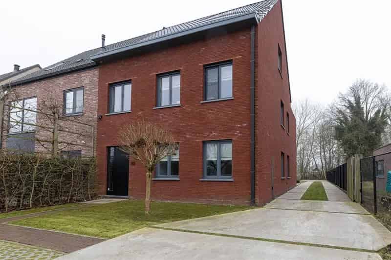 Ruime halfopen bebouwing met EPC A label !