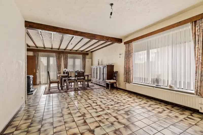 Huis te huur Alken: Ruime gezinswoning met loodsen en landbouwgrond