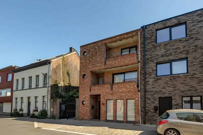 Grote jaren ’90 woning, met praktijkruimte en laag EPC