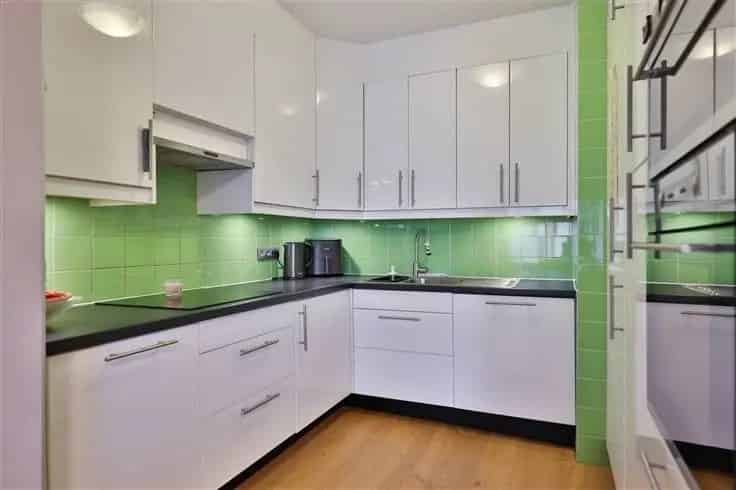 Appartement Te Koop Mortsel: Instapklaar met Zuidterras en Lage Lasten