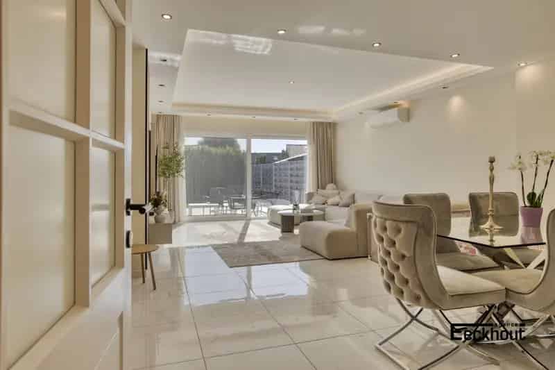 Gerenoveerde halfopen woning met grote zonnige tuin op gegeerde ligging!