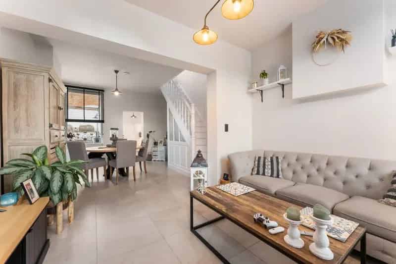 EERSTE BEZOEKDAG VOLZET! Prachtig afgewerkte woning met 3 slaapkamers op rustige ligging
