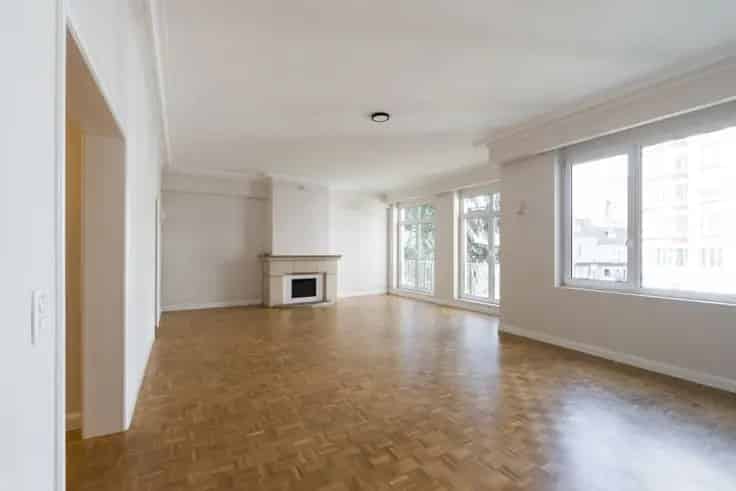 Appartement Elsene te Koop - Gerenoveerd 2 slaapkamers Terras Parking