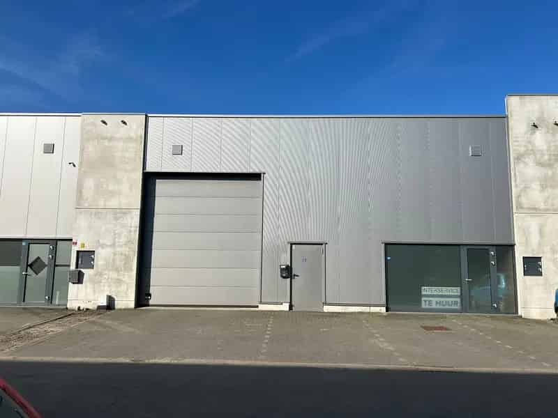 Bedrijfsunit met parking