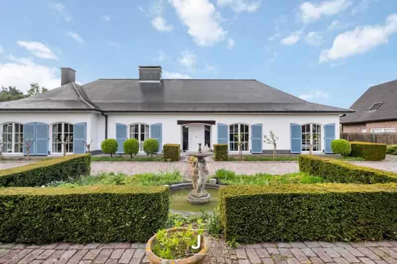Ruime statige villa op een toplocatie te Beveren-Leie