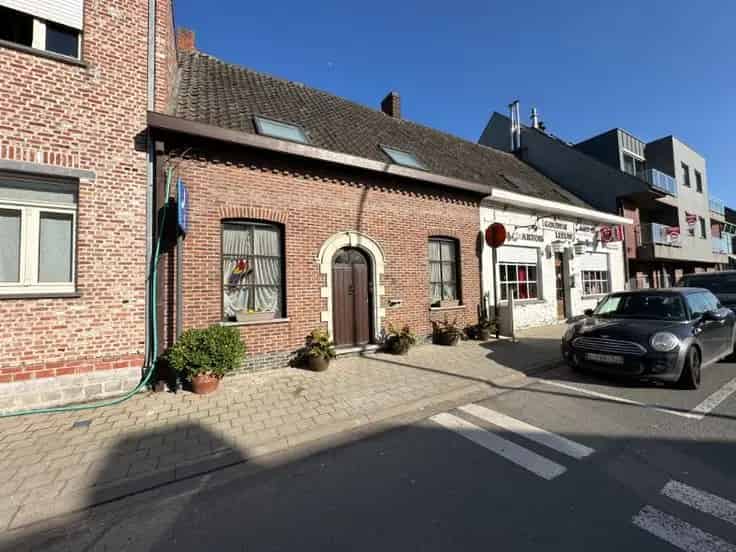 Huis Te Koop: Ruime Gezinswoning met Grote Tuin