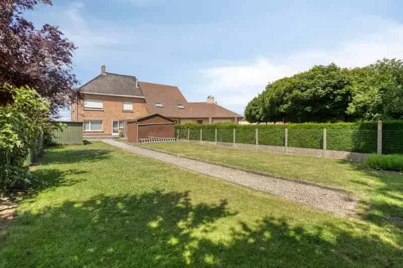 🏡 Verzorgde gezinswoning met 4 slaapkamers & ruime tuin in Aarsele! 🌳
