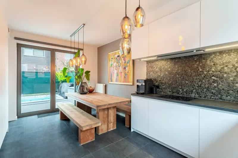 Halfopen bebouwing met 2 terrassen in de Regattawijk!