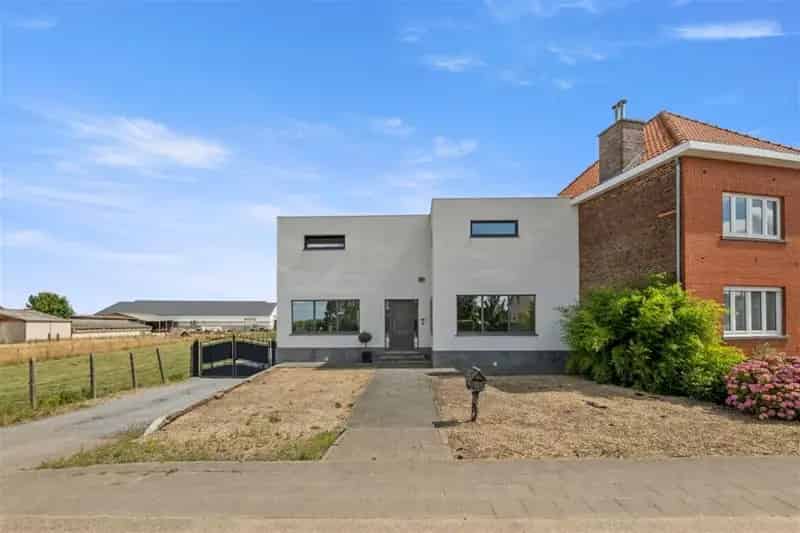 RUIME GEZINSWONIG MET VEEL POTENTIEEL EN EEN RUIME GARAGE IN SINT-TRUIDEN