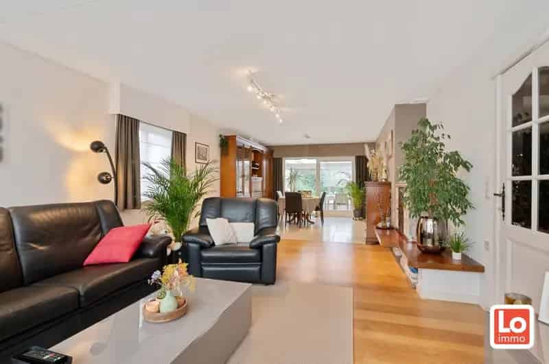 VERKOCHT! Charmante alleenstaande woning met grote tuin te Sint-Amandsberg!