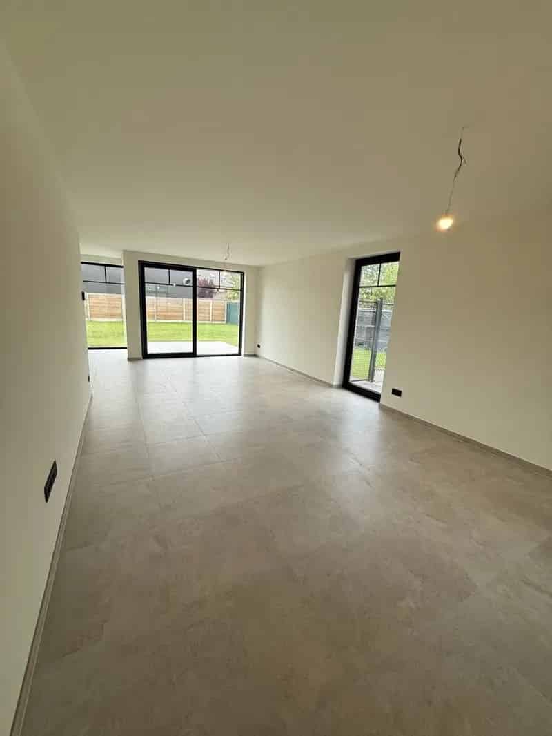 Prachtige BEN-woning met 3 slaapkamers, terras en tuin te Opitter/Bree.