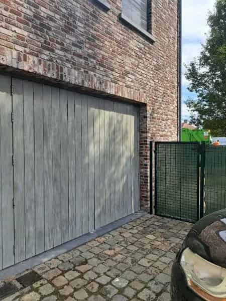 Recent, ruim woonhuis (±250m²), centrum Kasterlee met inpandige garage en stapl.