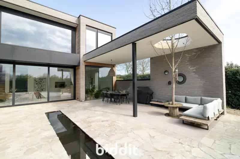 VILLA OP TOPLOCATIE MET TUIN