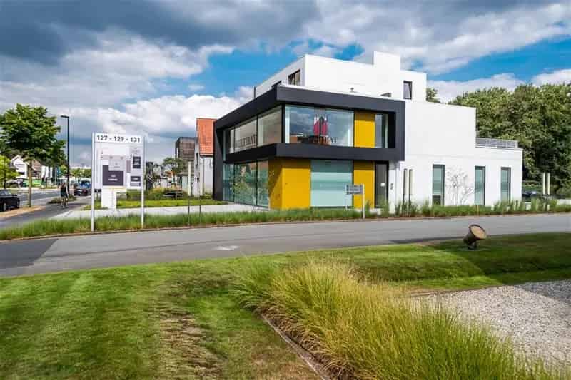 High End afgewerkt kantoor langsheen de Kortrijksesteenweg in Sint-Martens-Latem.