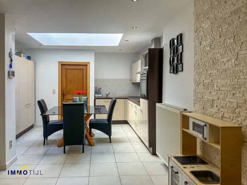 Instapklare woning met 4 slk en terras nabij centrum Aalst!