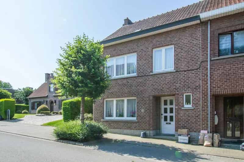 !!! OPTIE !!! Een aangename en degelijke woning te Halle (Essenbeek)!