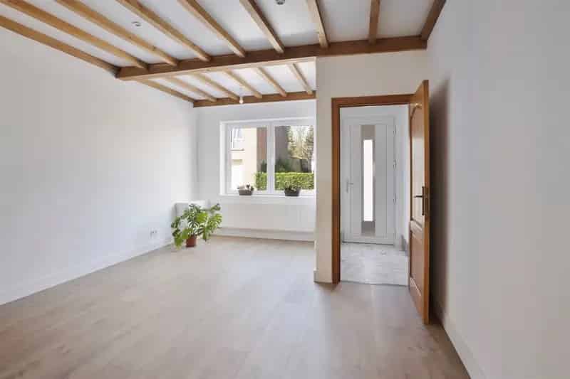 Generoveerd huis met drie slaapkamers en tuin
