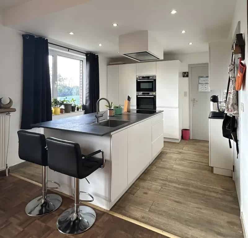 Degelijke, energiezuinige woning met 5 slaapkamers en 2 badkamers te Herent