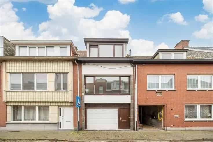 Huis te Koop Burcht: Ruime gezinswoning met 4 slaapkamers