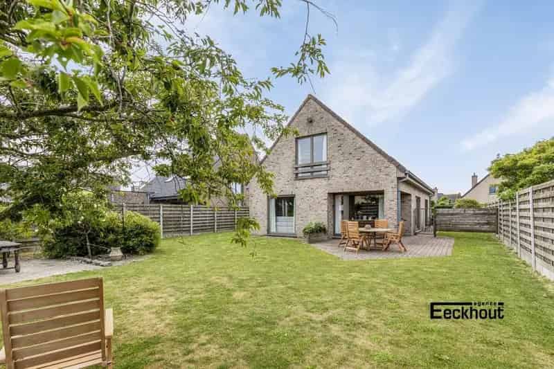 Rustig en residentieel gelegen instapklare villa met zonnige tuin.