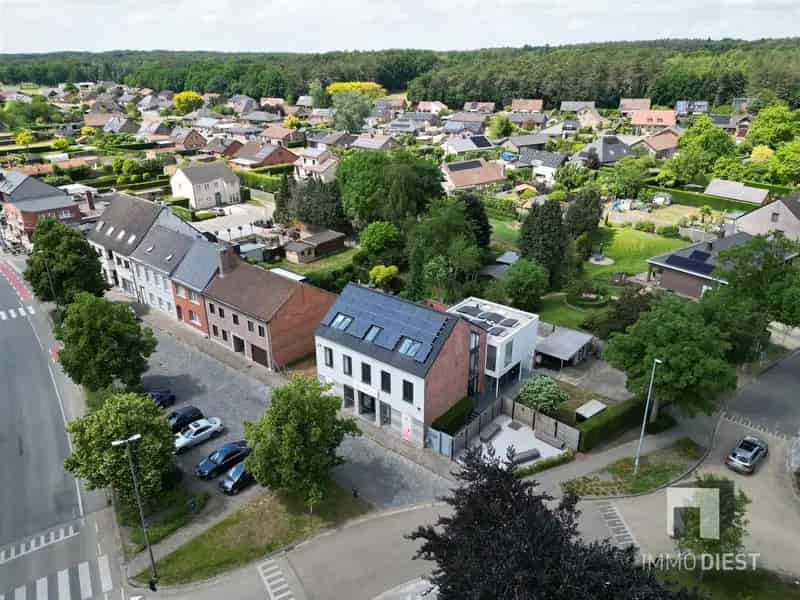 Handelspand met luxe woonst op goede locatie