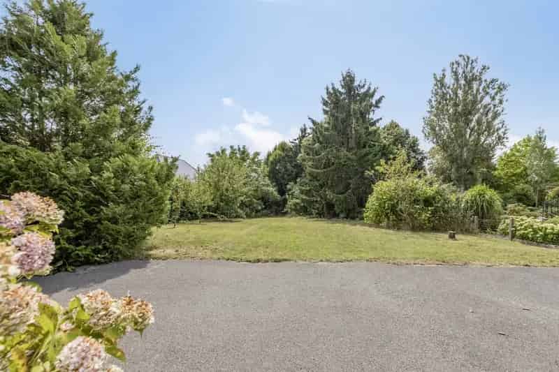 Ruime woning (360 m²) op 11a 14ca in Korbeek-Lo.