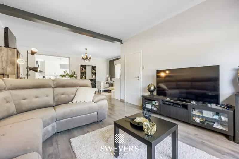 Instapklare halfopen woning met paardenaccommodatie op 73a in Sint-Truiden