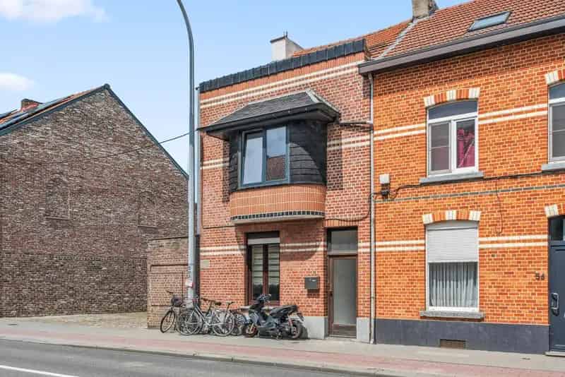Rijwoning nabij centrum, supermarkt en openbaar vervoer in Tienen