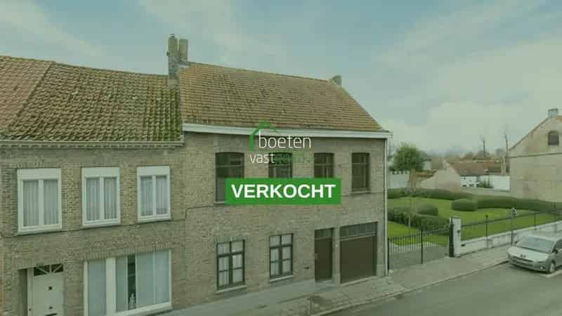 LO: Te renoveren burgerhuis met typische indeling en authentieke elementen, 3 ruime slaapkamers, geïsoleerde zolder en zonnig tuintje op 224m² grondoppervlakte.