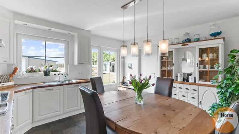 RAVELS - Instapklare woning met loods en stallen op ca.1,6Ha