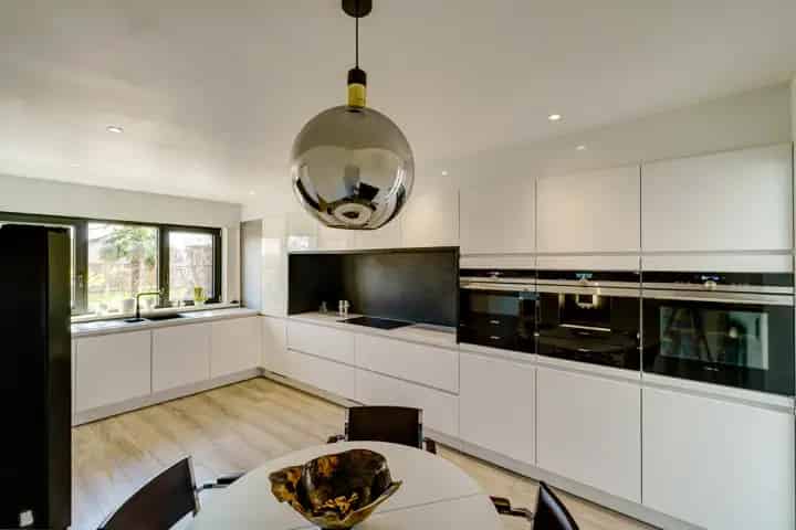 Vrijstaande villa met 5 tot 6 slkp op 11a 52ca² te Asse