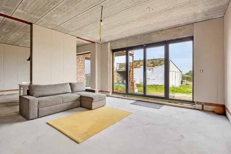 Prachtig vernieuwde woning verder af te werken
