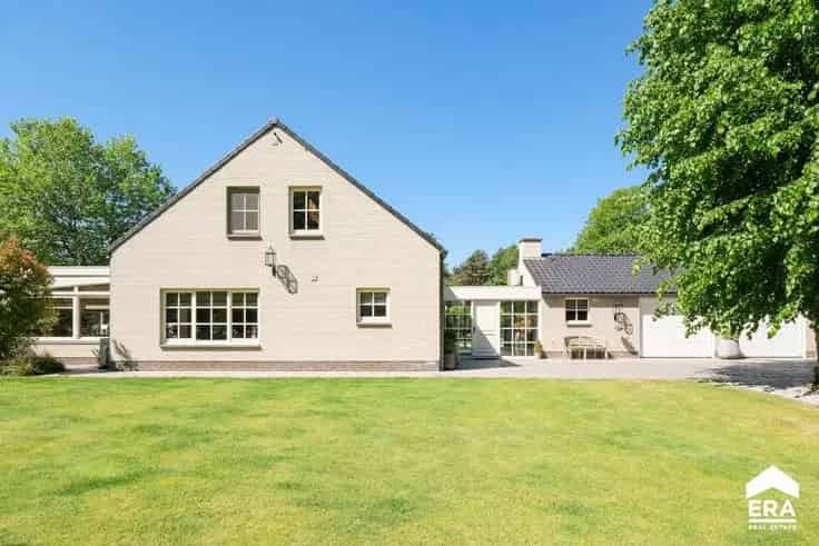 Villa te Koop Pelt Grote Heide - Ruime gelijkvloerse woning met zwembad