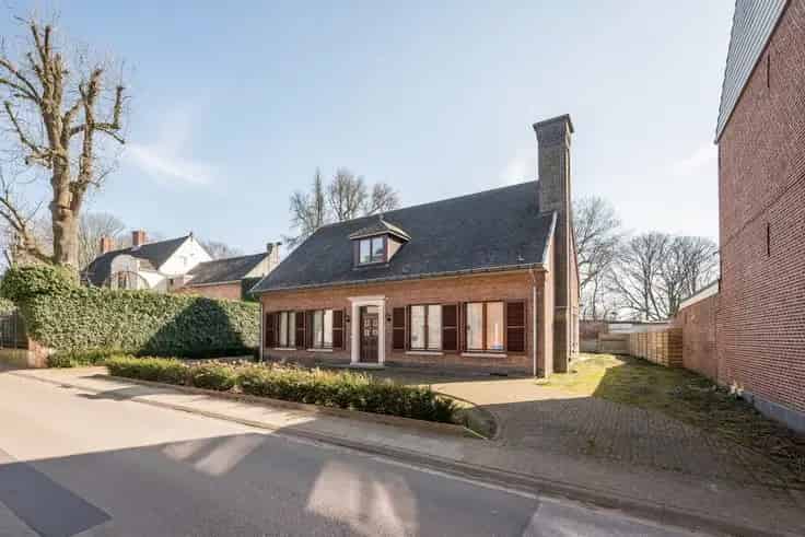 Huis Te Koop Kallo 5 Slaapkamers Garage Tuin