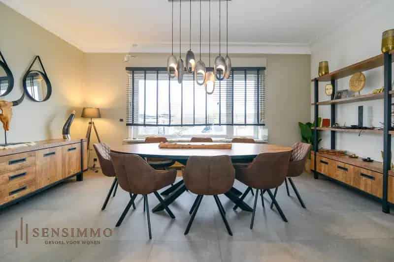 Unieke jaren ’70 woning met moderne upgrades en commerciële mogelijkheden