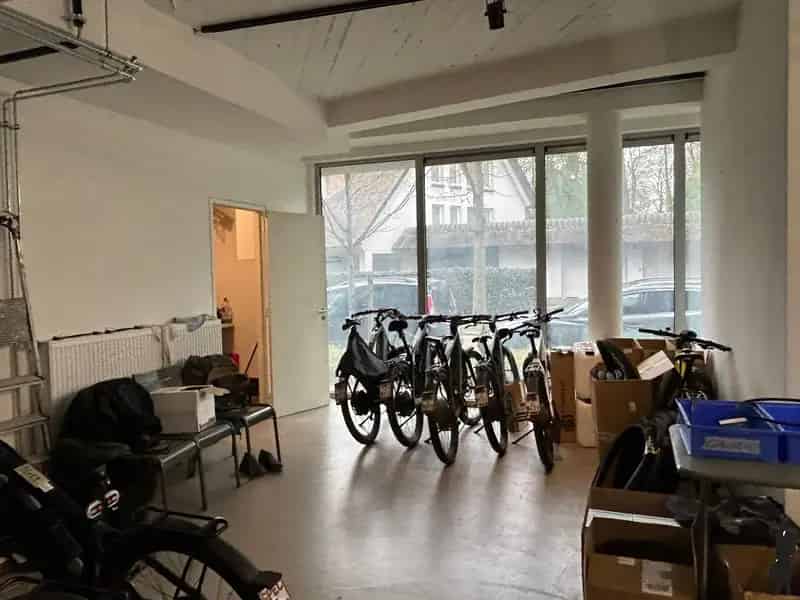 Riante handelsgelijkvloers, in het centrum van Brasschaat!