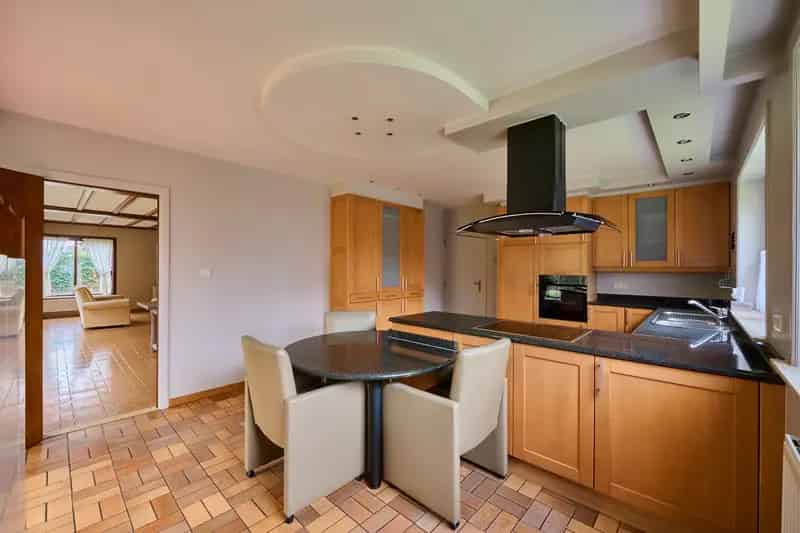 Zeer ruime gezinswoning + bovenliggend appartement