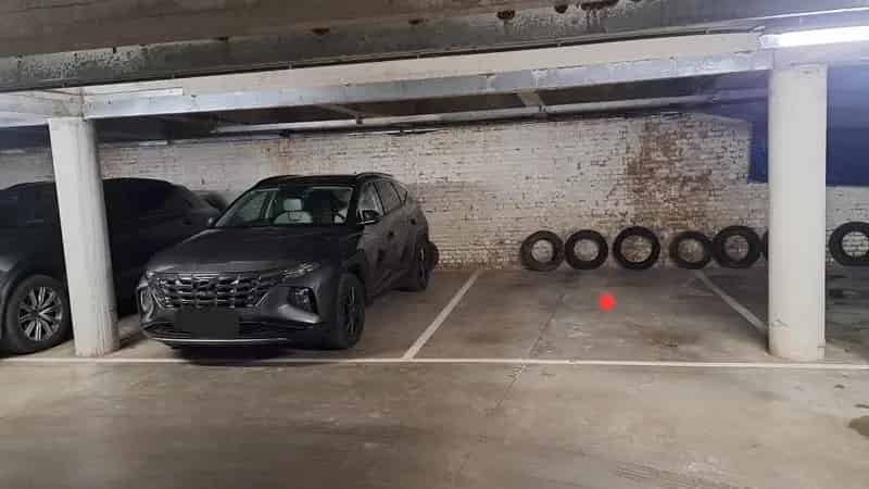Zeer goed gelegen overdekte autostaanplaats in centrum Tienen
