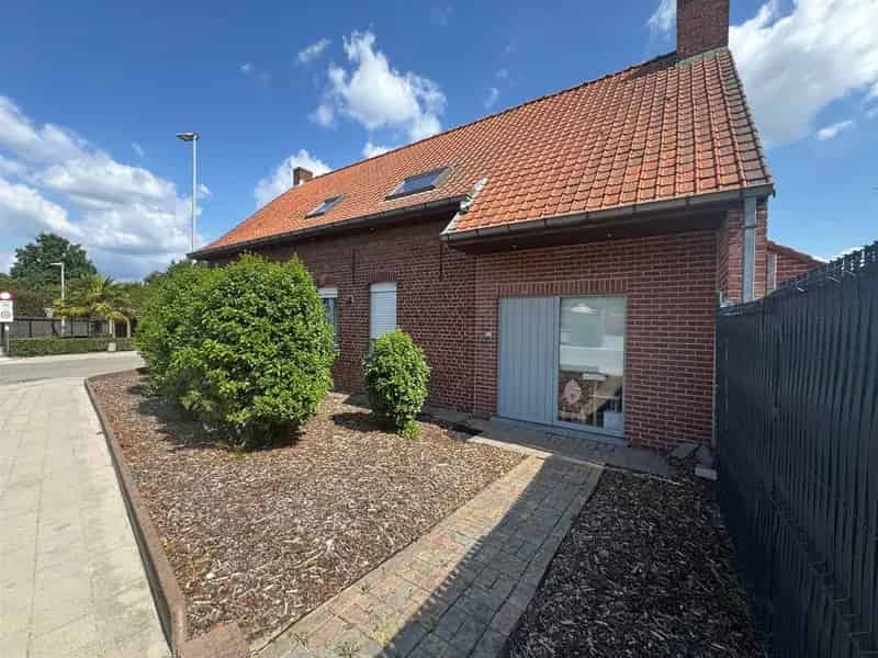 Instapklare woning met drie slaapkamers op 485 m²