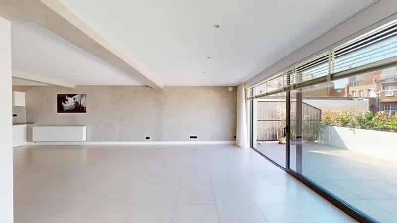 
                                                                    Appartement
                                                                             te koop te Schaerbeek
                                                                