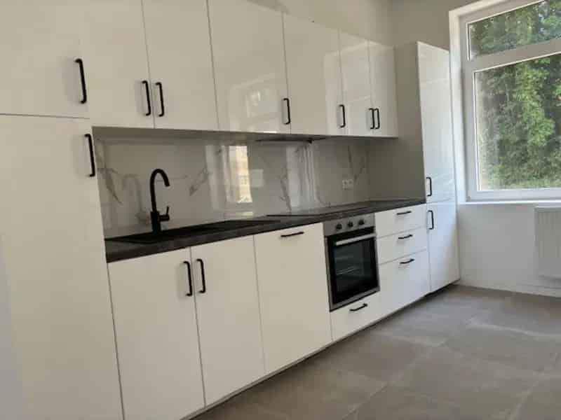 Gerenoveerde woning 3 slpks 2 badks te Landen