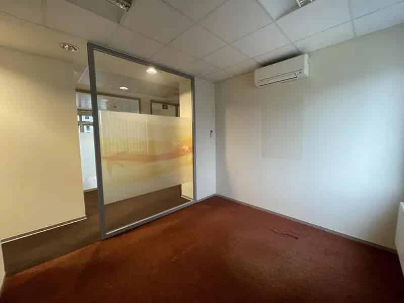ERONDEGEM - Moduleerbaar handelspand op toplocatie.