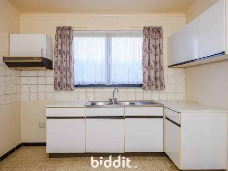 GUNSTIG GELEGEN RENOVATIEWONING
